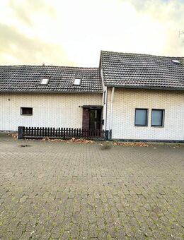 Sanierungsbedürftiges Haus mit großem Garten und Garage in idyllischer Feldrandlage - Langenfeld (Rheinland)