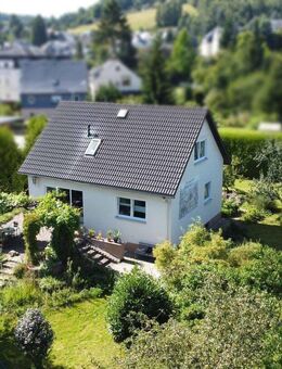 Gemütliches Einfamilienhaus mit Keller und tollem Garten! - Lauter-Bernsbach