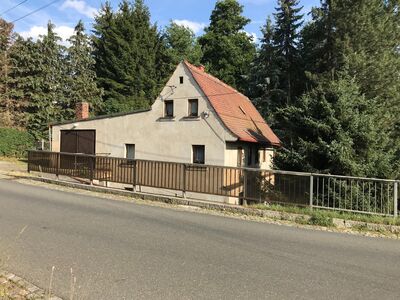 Sanierungsbedürftiges Einfamilienhaus mit großem Grundstück und viel Potential