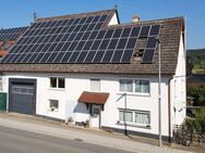Ehemaliges Bauernhaus mit Ökonomieteil . ca. 1.088 m² Grundstück . PV-Anlage - Langenenslingen