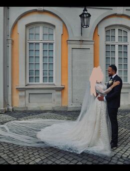 Brautkleid mit langer Schleppe und 4m Schleier - Oberhausen