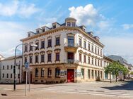 Schicker Altbau in zentraler Lage. Großer Balkon, Tageslichtbad mit Eckwanne und Dusche, etc. - Riesa