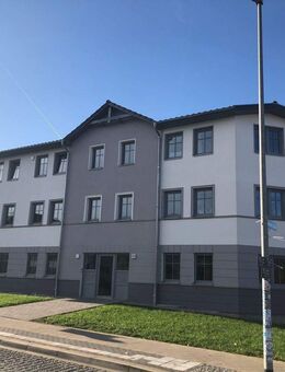 Moderne 4-Zimmer-Wohnung mit großer Terrasse und Küche - Schwerin