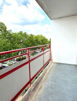 Solide Kapitalanlage: Single-Apartment mit Loggia im 4. OG - unbefristet vermietet seit 9/2018 - Sankt Augustin