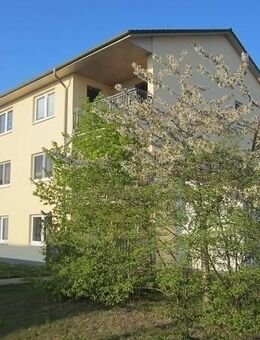 Eigentumswohnung mit 5 Zimmern, 2 Pkw-Plätze und Terrasse - Schwerin