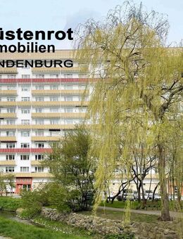 FAST IN DER CITY + GRÜNE LAGE + BLICK ÜBER DIE STADT: 2-RAUM-WOHNUNG MIT GROSSEM BALKON - Neubrandenburg