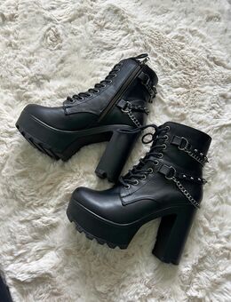 Gothicana by EMP Plateau Stiefeletten mit Nieten - Flögeln