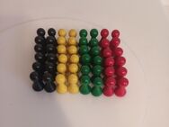 48 Spielfiguren aus Holz Spielkegel Brettspiel je 12 rot, grün, gelb, schwarz - Essen