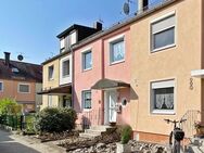 GEPFLEGTES 5-ZIMMER-REIHENMITTELHAUS MIT 2 BÄDERN UND EINZELGARAGE IN RUHIGER LAGE IN FEUCHT - Feucht