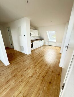 ! Verkauf - sofort beziehbares Dachgeschoss ! Hell mit unverbautem Blick ! - Berlin