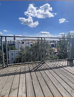 Großzügige und helle 2 Raumwohnung im Dachgeschoß mit Balkon und Blick auf den Zoo - Leipzig
