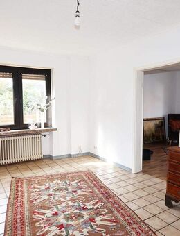 VIERSEN-Düpp: Freistehendes Ein- bis Zweifamilienhaus mit Garten und Garagen - Viersen