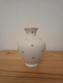 Hübsche Porzellan Vase mit Blümchen in 10409