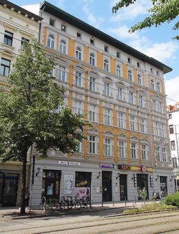 Direkte Innenstadtlage! Geräumige 2-Zimmer Wohnung mit Einbauküche, Wanne, Abstellraum und Fahrstuhl - Magdeburg