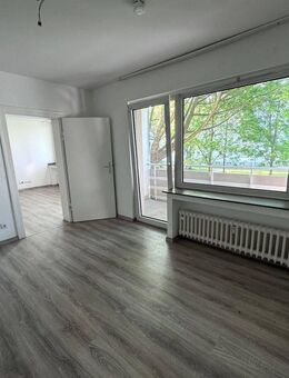 // einziehen und Wohl fühlen // tolle sanierte 2 Zimmer Wohnung mit Dusche // - Duisburg