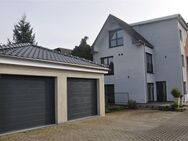 Top-Dreiparteienhaus, 245 m², frei, mit Garagen, Hof, Stellplätzen, Garten - Erftstadt