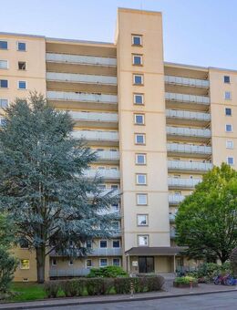 Großzügige 3-Zi-Wohnung mit Balkon und Stellplatz in Fürth (Hardhöhe) - Fürth