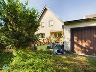 Attraktives Dreifamilienhaus in Top-Lage | 2 Balkone + Gartenterrasse | 2 Garagen + 3 Stellplätze - Wesseling