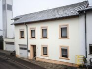 Geräumiges Einfamilienwohnhaus mit 3 Garagenstellplätzen - Kastel-Staadt