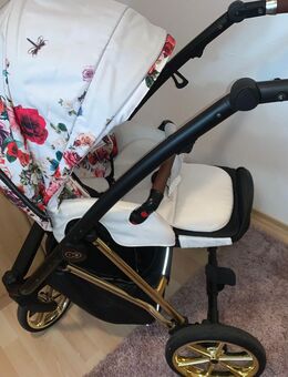 Hochwertiger Kinderwagen (Weiß Blumenmuster) - Ingolstadt