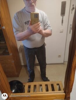 Suche nette alleinstehende Sie die mit mir Sylvester feiern möchte - Solingen (Klingenstadt)