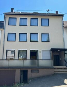 Beidseitig angebautes Mehrfamilienhaus mit großem Grundstück im Herzen von Püttlingen - Püttlingen