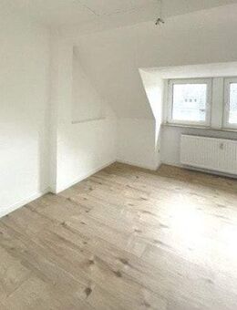 Charmantes Dachgeschossflair in zentraler Lage von Essen-Huttrop - perfekt für Eigennutzer & Kapitalanleger! - Essen