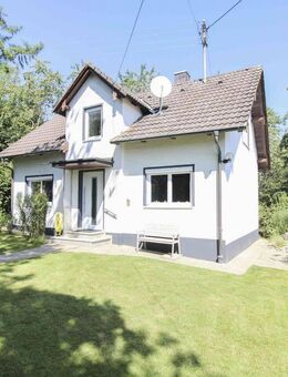 Renoviertes Einfamilienhaus mit Garten, Garage und Freistellplatz in Mickhausen - Mickhausen