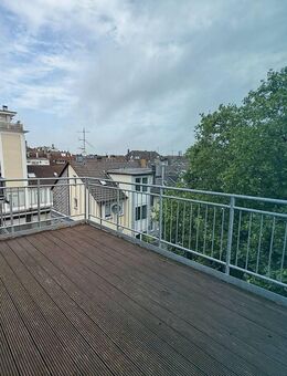 Helle 2-Zimmer-Wohnung mit großer Dachterrasse - Solingen (Klingenstadt)