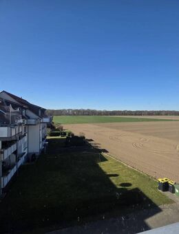 Eine von zwei ruhigen Dachgeschosswohnungen in Feldrandlage - Giesen