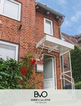 Doppelte Wohnqualität: vereinte Haushälften mit Garten und Kamin. Frei - Kiel