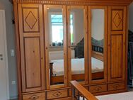 Schlafzimmer, Bett, Nachttische, Spiegel - Torgelow