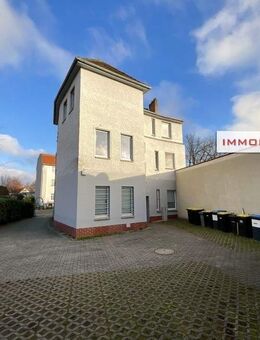 IMMOBERLIN.DE - Adrettes Mehrfamilienhaus auf teilbarem Grundstück in südlicher Ausrichtung & angenehmer Lage - Falkensee