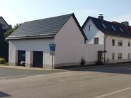 Schickes Haus in ländlicher Gegend inklusive 2 Garagen - Gummersbach