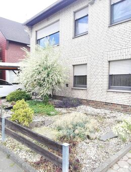Freistehendes Einfamilienhaus mit Garage und großem Garten - Jüchen