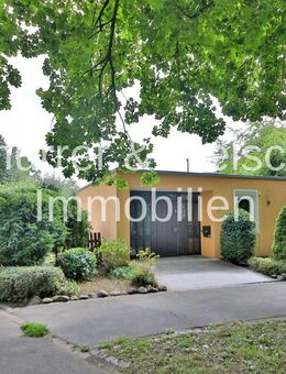 Charmanter Bungalow mit großem Garten auf Erbpachtgrundstück in ruhiger Lage von Freiburg-Landwasser - Freiburg (Breisgau)