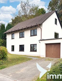 **Viel Raum für Ihre Pläne // Einfamilienhaus mit Garten, Doppelgarage und Ausbaupotenzial** - Gummersbach