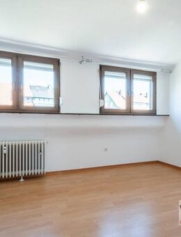 NUR NOCH EINZIEHEN - gepflegte Dachgeschosswohnung mit Stellplatz in Neunkirchen-Furpach! - Neunkirchen (Saarland)