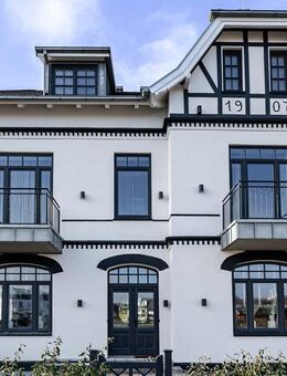 Kernsanierte Bäderstilvilla mit Ferienhausteilen in Strandnähe und bestechenden Deckenhöhen - Wenningstedt-Braderup (Sylt)