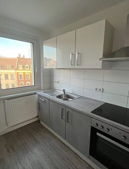 Zentral, lebendig... Marierthal.. ..helle, moderne 3 Zimmer-Wohnung mit Einbauküche .. sofort einzugsfertig - Zwickau