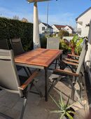 Ausziehbarer Teakholztisch mit verstellbaren Klappstühlen in 73240