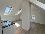 Charmantes 1-Zimmer-Dachgeschossapartment mit Lichtflair - Ideal für Pendler, Monteure oder Studenten - Fürth