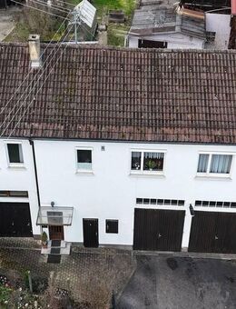 Einfamilienhaus mit großem Balkon, großer Doppelgarage und viel Potential - Schwäbisch Gmünd
