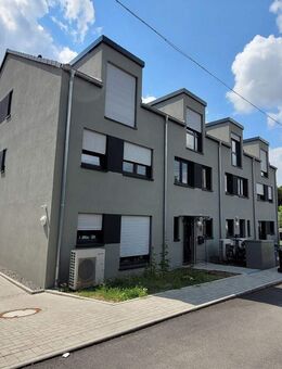 Ihr perfektes Eigenheim: modernes Reiheneckhaus mit Garten und Doppelstellplatz in Leverkusen - Leverkusen