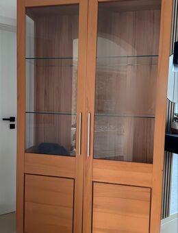 Hochwertige Vitrine aus Massivholz mit Glastüren - Bünde