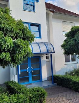 Stilvolle 2-Zi ETW in 6FH mit Balkon und Garage in Maintal. - Maintal