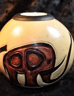 Original afrikanischer Teelichthalter aus einer Bamboo Frucht mit Motiv Elefant naiv - Alzenau