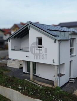 EXKLUSIVER WOHNTRAUM MIT POOL - Neubrunn (Bayern)