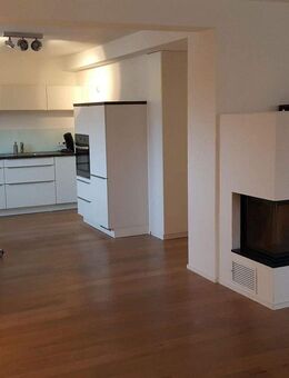 Helle 3,5 Zimmerwohnung mit Balkon, Kamin und Blick ins Grüne, stadtnah - Hattingen