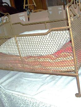 Altes Puppenbett .Metall. - Telgte